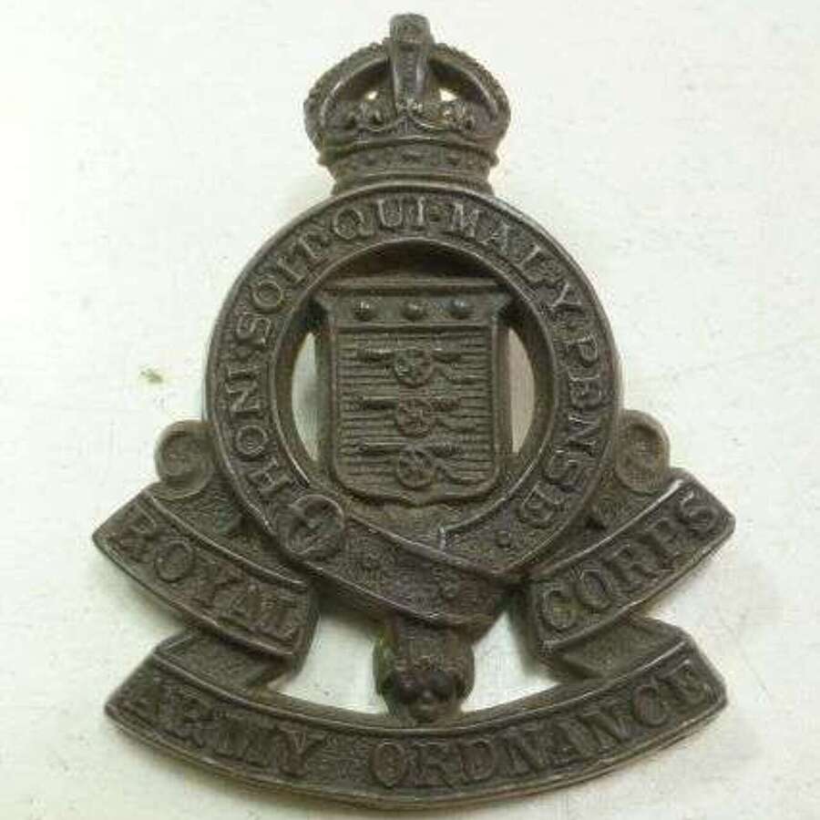 WW2 Royal Army Ordnance Corps Bakelite Cap Badge