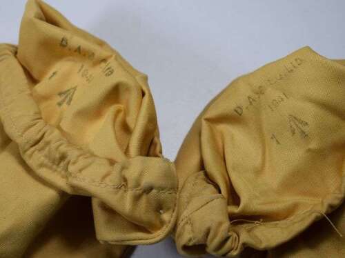 85) Excellent Unissued WW2 British Military Yellow Wind Proof Mittens 1941