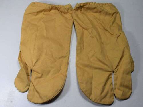 85) Excellent Unissued WW2 British Military Yellow Wind Proof Mittens 1941