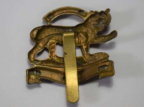 180) Original WW1 WW2 Cap Badge Leicestershire Regiment