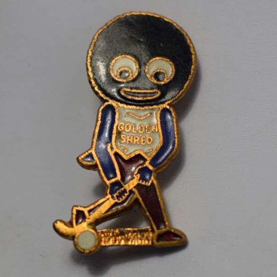 141) Original 1950s Robertsons Golden Shred Golly Badge Hockey Player
