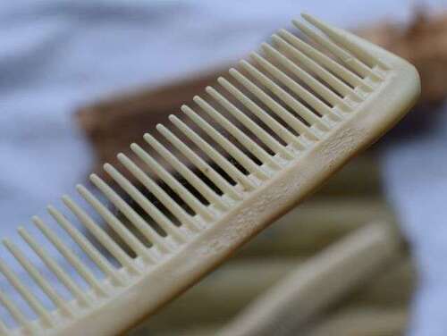 36) Nice Original WW2 German Plastic Comb Pair Captured By British Soldier