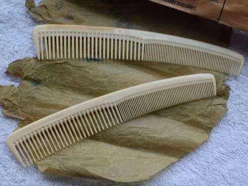 36) Nice Original WW2 German Plastic Comb Pair Captured By British Soldier