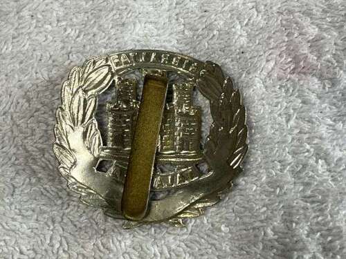 141) Good Original WW1 WW2 Cap Badge to Northamptonshire Regiment