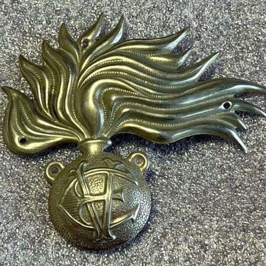 61) Excellent Original WW2 Italian Fascist Military Police Cap Badge