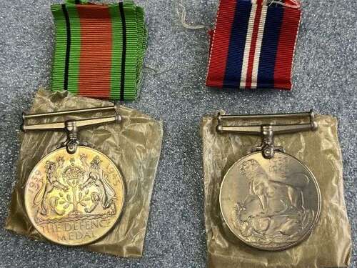 66) Excellent Original WW2 Full Size Medal Set of 4 with Certificate & Issue Box 1939-45 S