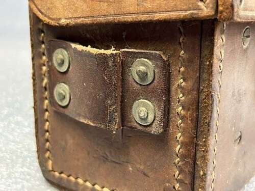 79) Excellent Original WW2 British Army Issue Vickers Machine Gun Clinometer Leather Case