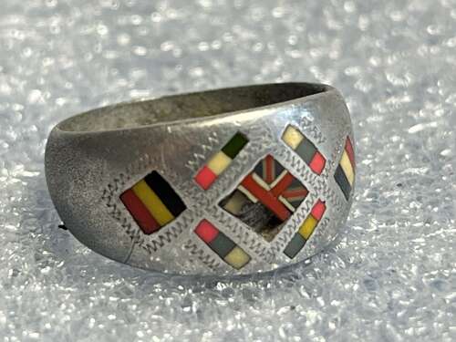 63) Lovely Original WW1 Patriotic Alloy Ring Showing The Flags of The Allies.