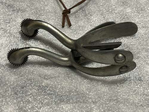 112) Very Nice 1930s British Cavalry Officers Removeable Spurs & 1934 Dated Leather Case