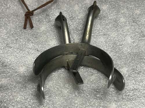 112) Very Nice 1930s British Cavalry Officers Removeable Spurs & 1934 Dated Leather Case