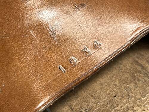 112) Very Nice 1930s British Cavalry Officers Removeable Spurs & 1934 Dated Leather Case