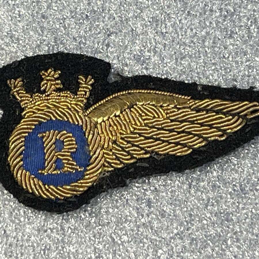 99) Uniform Removed Early BOAC Radio Officer&rsquo;s Gold Bullion Brevet Half Wing