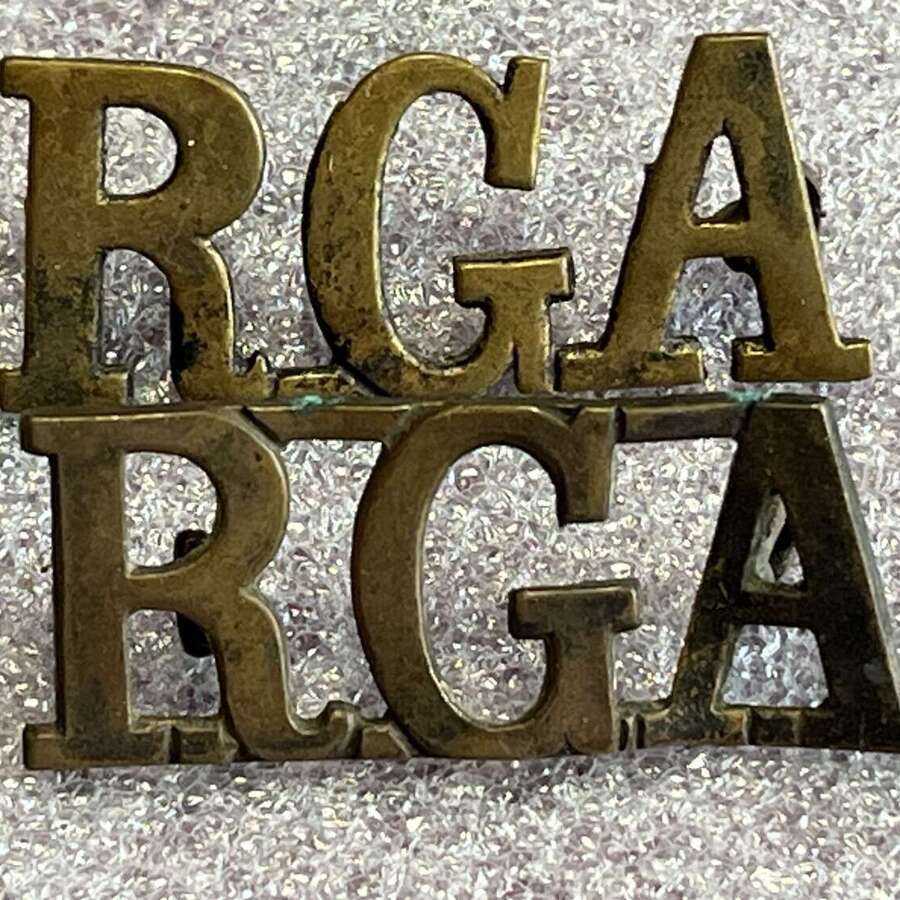 105) Nice Original WW1 RGA Royal Garrison Artillery Brass Shoulder Title Pair