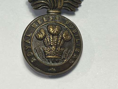 127) Nice Original WW1 WW2 Royal Welsh Fusiliers Bronze Sweetheart Brooch