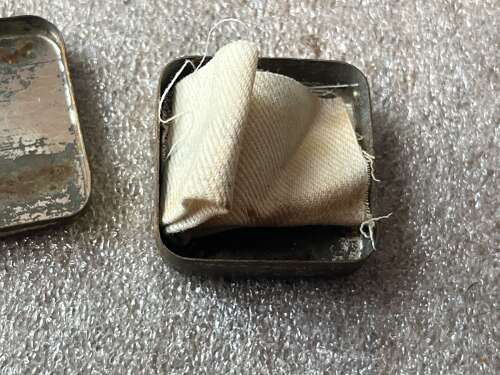109) Nice Original Small Square Gas Mask Anti-Dim Tin Complete With Anti-Dim Cloth 1942