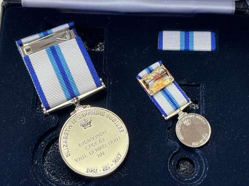 51) Mint Boxed Queen Elizabeth II Sapphire Jubilee Medal & Miniature Named Deniro-Hunt RN