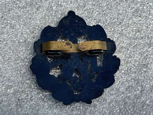 85) Excellent Original WW2 RAF Plastic Economy Cap Badge
