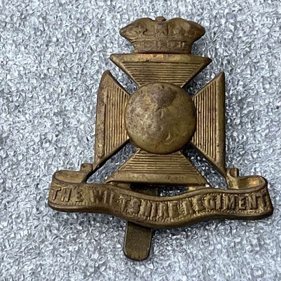 146) Very Nice Original WW1 WW2 The Wiltshire Regiment Cap Badge