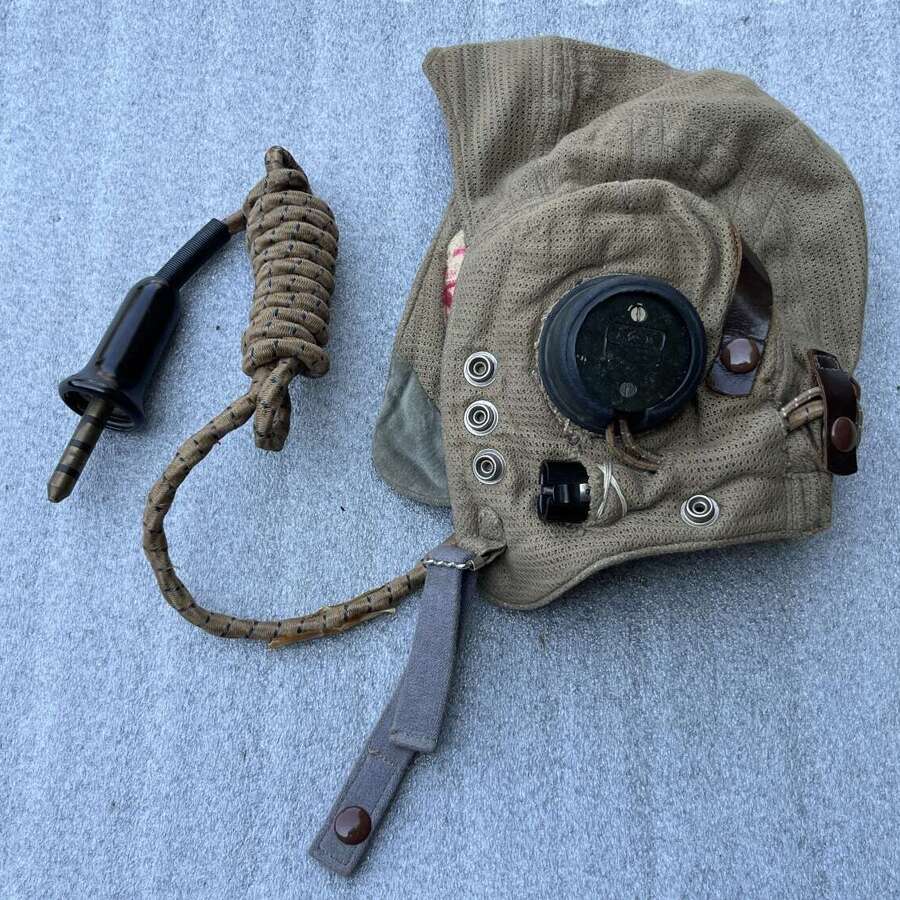 29) Lovely  Late Pattern RAF E-Type Khaki Aertex Large Size Flying Helmet Fully Wired