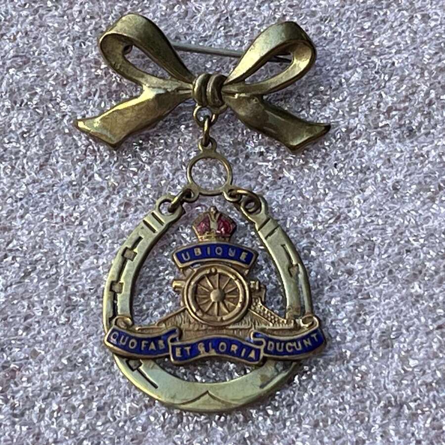 105) Good Original WW1 WW2 Royal Artillery Sweetheart Brooch.