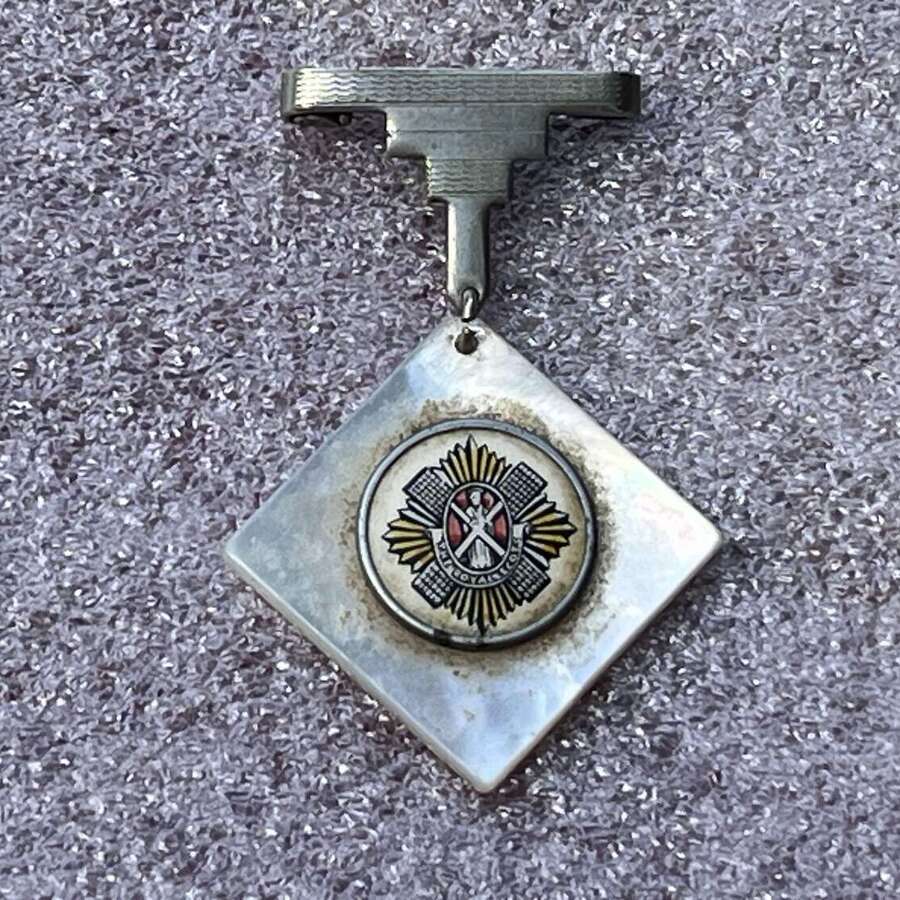 107) Good Original WW1 WW2 Sweetheart Brooch The Royal Scots.