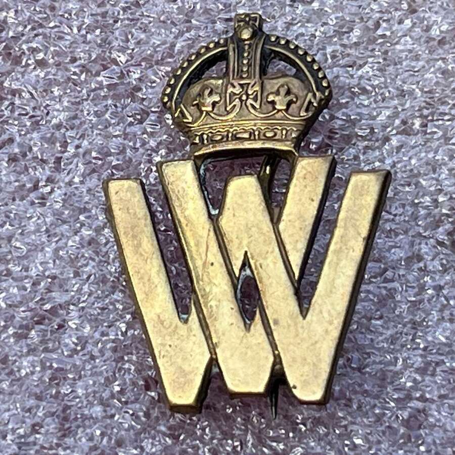 108) Perfect Original WW1 Woman&rsquo;s Voluntary Worker War Workers Pin Badge By J.R.Gaunt