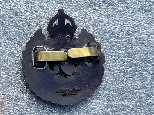 41) Excellent Original WW2 Royal Engineers Plastic Economy Cap Badge