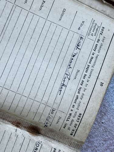 70) Original Unresearched WW2 Soldiers Service & Pay Book 10592175 F.H.Parker REME