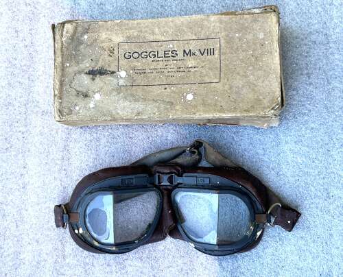 75) Good Used Original WW2 RAF AM Marked MKVIII Flying Goggles & Issue Box