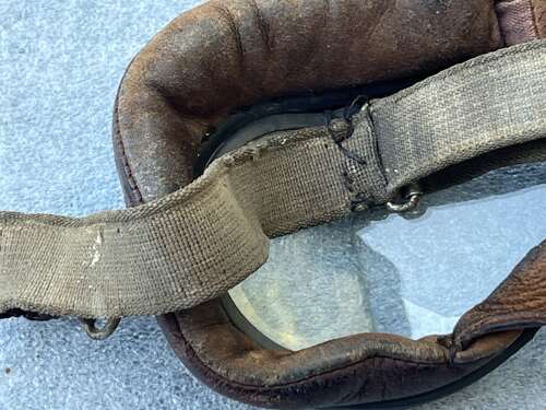 75) Good Used Original WW2 RAF AM Marked MKVIII Flying Goggles & Issue Box