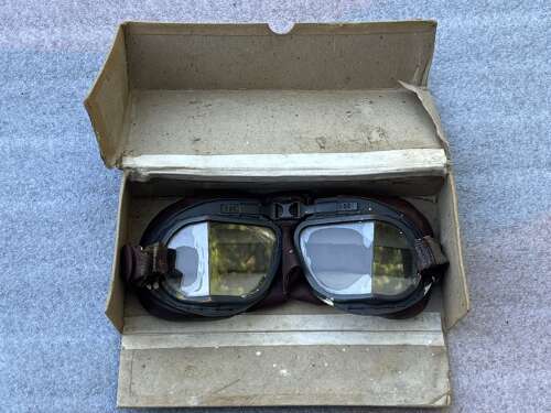 75) Good Used Original WW2 RAF AM Marked MKVIII Flying Goggles & Issue Box