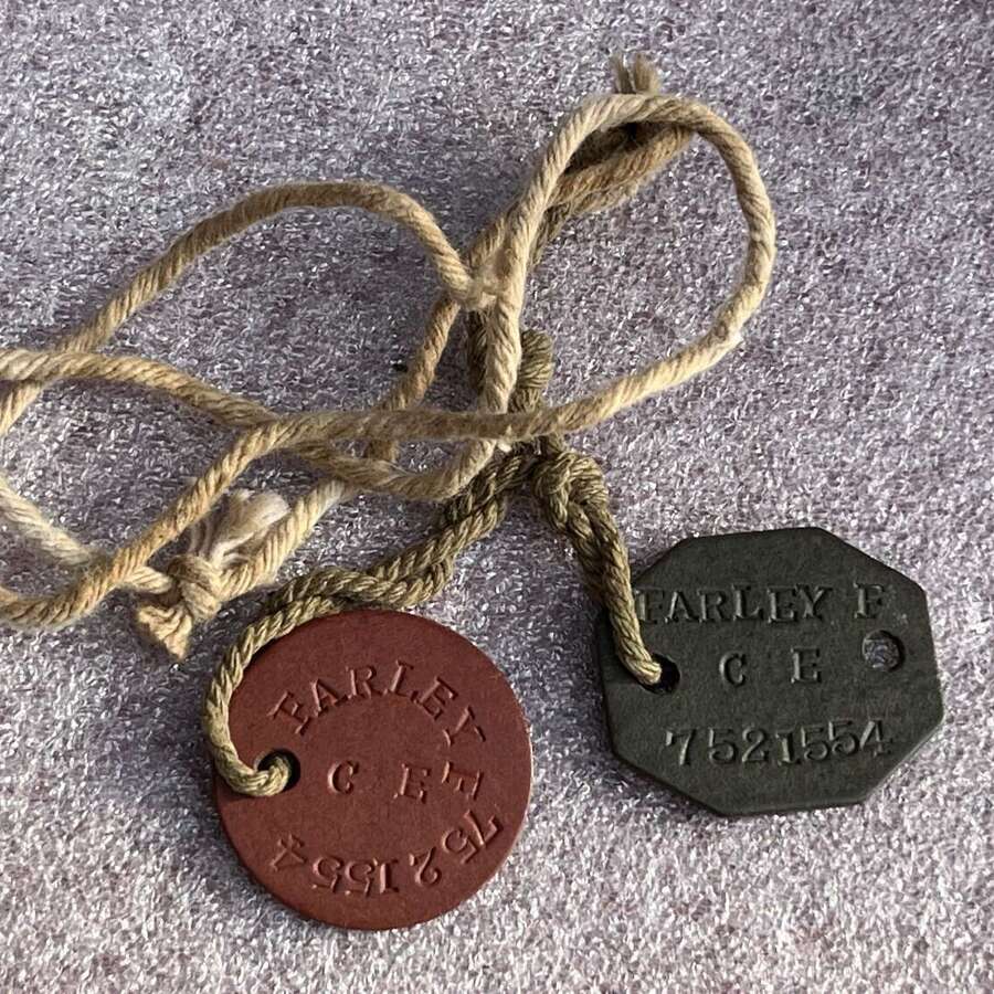 108) Excellent Original WW2 British Fibre Dog Tag Pair 7521554 F.Farley