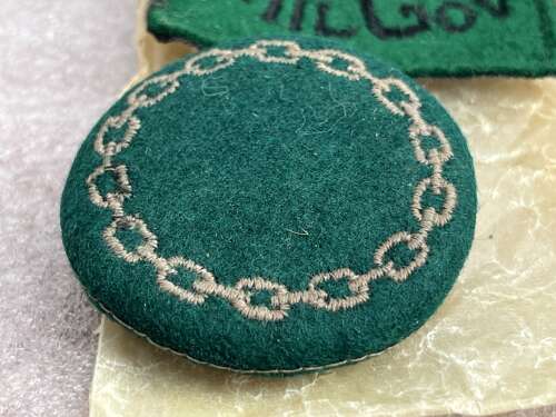124) Lovely Original WW2 War Correspondent Cap Badge & Epaulette Badge To A Woman